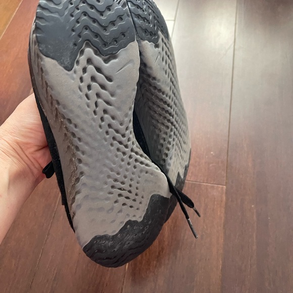 Nikes - Picture 4 of 4